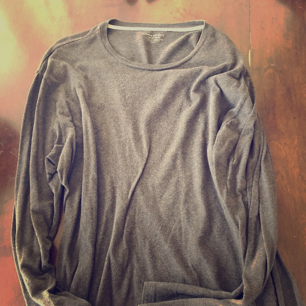 Gray long sleeve t-shirt